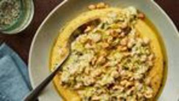 Lauch mit Bohnen, Polenta und Haselnüssen: Wenigstens der Lauch schmilzt