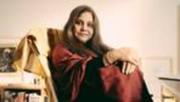 Mithu Sanyal: Ich weiß nicht, ob Beziehungen einen maximal glücklich machen müssen