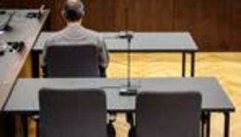 Mordprozess: Lebenslange Haft nach Messerangriff auf Cousin gefordert