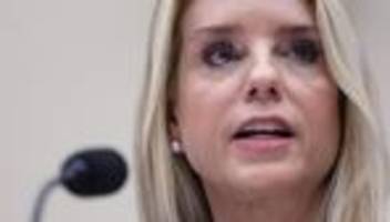 Skandal um Sexualstraftäter: Opfer-Namen in Epstein-Akten: US-Ministerin räumt Fehler ein