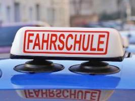 Hohe Kosten für Führerschein: Viele Fahrschüler rasseln durch die Prüfung