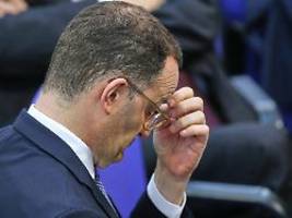 rekordbeiträge, aber chronisch pleite: hat jens spahn die krankenkassen ausgenommen?