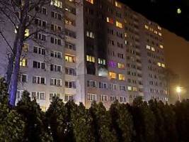 Wohnung lichterloh in Flammen: Kind stirbt bei Feuer in Berliner Hochhaus