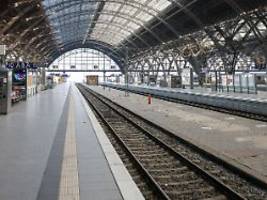 acht prozent mehr lohn gefordert: streiks bei der bahn ab märz wahrscheinlich