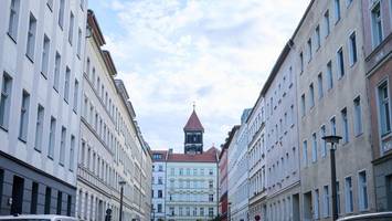 Investor muss überteuerte Winz-Apartments in Berlin zurückbauen
