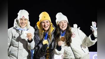 Einzigartige Fotos – so feierte Rodlerin Julia Taubitz ihre Goldmedaille im Deutschen Haus