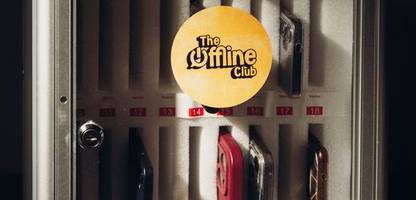 offline clubs: hier bezahlen menschen geld, um ihr handy abgenommen zu bekommen