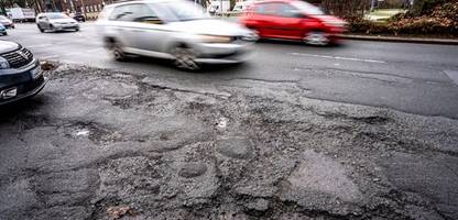 schlaglöcher in deutschen straßen nach wintereinbruch: erst frost, dann frust