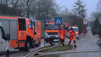 Feuer in Einfamilienhaus in Nettelnburg: Ein Bewohner verletzt