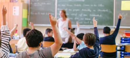 Weniger rechnen, einfachere Lektüre: Droht auch in Bayern ein Qualitätsverlust an Schulen?