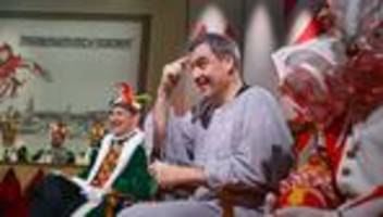 Fastnachts-Tradition: Narrengericht verurteilt Söder zu 150 Litern Strafwein