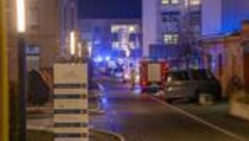 Großeinsatz: Feuer in Klinik ausgebrochen - keine Verletzten