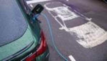 E-Mobilität: Umfrage: Jeder Dritte kennt neue E-Auto-Prämie gar nicht