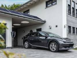 solar-wallboxen im test: wie der strom am besten vom dach ins auto kommt