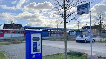 Gähnende Leere auf P+R-Parkplatz: Abschaffung der Gebühren gefordert
