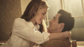 Neue Serie „Love Story“: Die tragischste Romanze der 90er wird glänzend erzählt