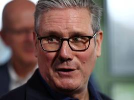 Großbritannien: Keir Starmer flieht nach München