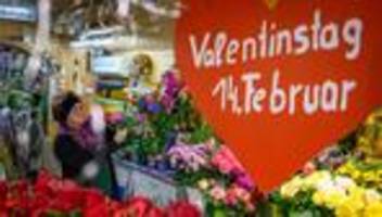 der 14. februar kostet mehr: teurer valentinstag: preisanstieg bei schokolade und blumen