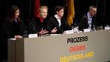 Hamburger Lessingtage: Milo Rau macht der AfD den Theater-Prozess