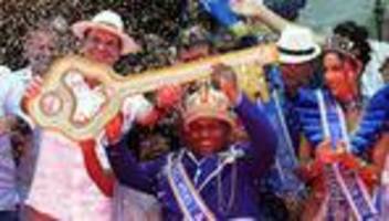 Karnevalsauftakt: Schlüsselübergabe an König Momo: Karneval in Rio beginnt