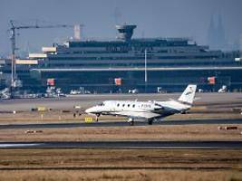 Probleme bei der Sicherheit: Zeitweise keine Abflüge am Flughafen Köln/Bonn