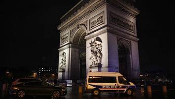 messerangriff auf gendarmen am triumphbogen in paris – täter erschossen