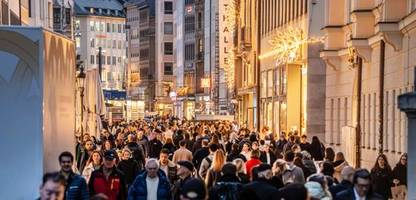 Umfrage zum Konsum: Wo Verbraucher in Deutschland sparen