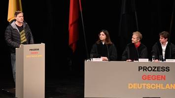 afd-prozess im thalia theater: plötzlich branden buh-rufe im saal auf