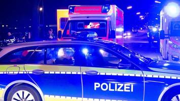 unfall auf b5: straße in hamburg-lohbrügge am späten abend gesperrt