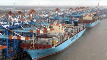 hamburgs hafenkonkurrent wird für eine milliarde euro automatisiert