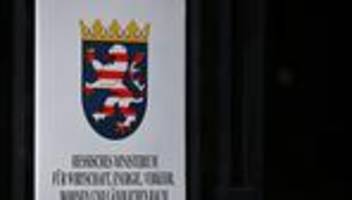 anfrage aus dem landtag: ministerien bauen stellen auf - kritik aus der opposition