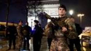 Frankreich: Mann greift Sicherheitskräfte in Paris mit einem Messer an