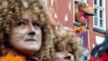 Karneval in Thüringen: Historischer Karnevalsumzug in Wasungen gestartet