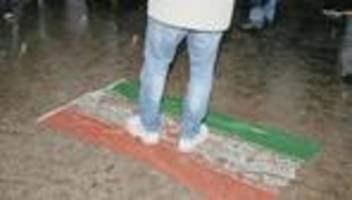 Iran-Demonstration in München: Sie wollen die Freiheit und rufen den Prinzen