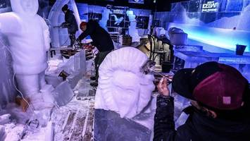 Eis-Kunst in Berlin: Wie mongolische Künstler eine Welt aus Eis erschaffen