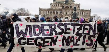 dresden: 2000 neonazis prallen auf 3000 gegendemonstranten