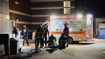 Stand er unter Drogen? Mann beim „Herumturnen“ aus zehn Meter Höhe gestürzt