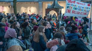 Wie ein Flashmob: Warum Demonstranten am Sonnabend in der Innenstadt tanzen