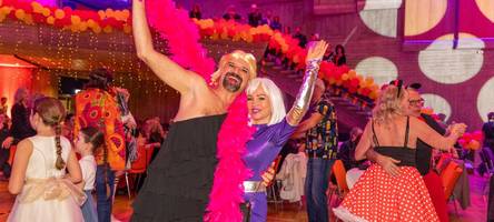 Die Show findet nicht nur auf der Bühne statt – die große Kostümparty im Kongress am Park