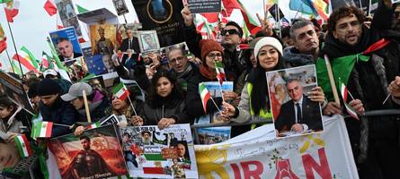 verbotene drohnen in der luft: 250.000 menschen bei demo für iran auf theresienwiese