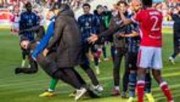 3. fußball-liga: cottbus bleibt trotz remis gegen mannheim an der spitze