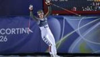 Olympische Winterspiele: Skirennläuferin Dürr liegt überraschend auf Medaillenkurs