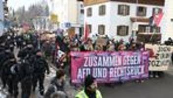 afd: tausende menschen demonstrieren im allgäu gegen björn höcke