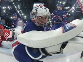 Swaymans harter Abend: US-Goalie kassiert nach kuriosem Gegentor Häme