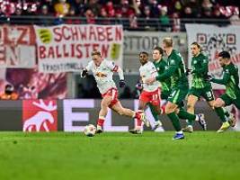 Wolfsburg-Schock abgewehrt: Wilde Schlussphase mit Torwart-Megapatzer rettet RB Leipzig