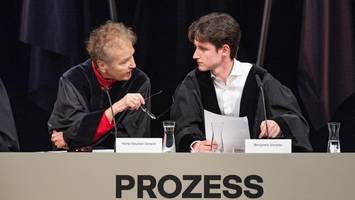 ein prozess auf der bühne: ist das noch theater oder schon rechtsprechung?