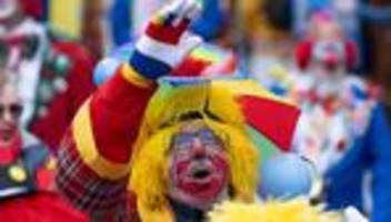Fastnacht: Mainz feiert trotz feuchten Wetters ausgelassen Rosenmontag