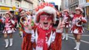 rosenmontag: das all sehnt sich nach karneval - faschings-umzüge