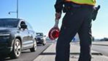 migrationspolitik: bundesinnenminister alexander dobrindt verlängert grenzkontrollen