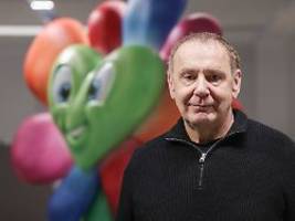 machen gute politische satire : tilly enthüllt neuen putin-wagen trotz prozess in moskau